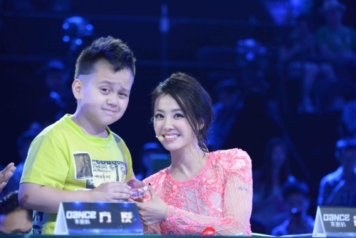 新闻中心 娱乐 港台内地 正文        在节目中,杨文昊与叶秋欣两位