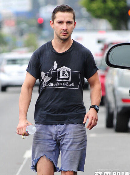 日前希亚-拉博夫穿破库出门