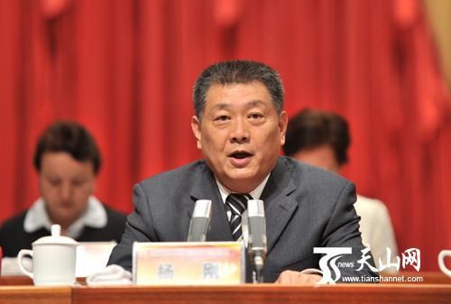 杨刚简历:1953年生,河北人。1976年入党,1969年参加工作,研究生学历。前后担任过共青团新疆生产建设兵团委员会副书记、乌鲁木齐市委书记、自治区党委党校校长等职。2013年7月至今任全国政协经济委员会副主任。