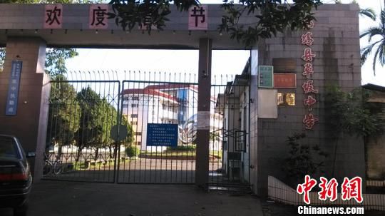 福建一中学女学生遭五女同学围殴旁观者拍手叫好