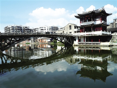 瓯江边上的古镇图片