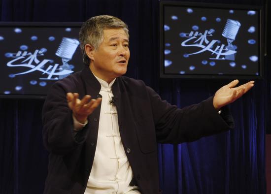 �Ա�ɽ�����Ƶ��ף���֡���ɫ����ת��