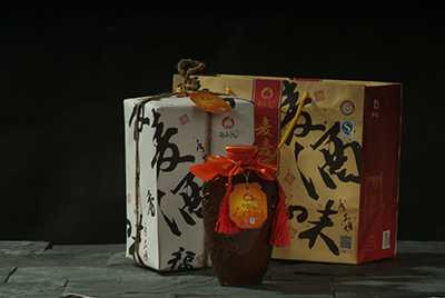 麦麦酒由农家家酿黄酒配以上等乌豆,桂圆,红枣,桔