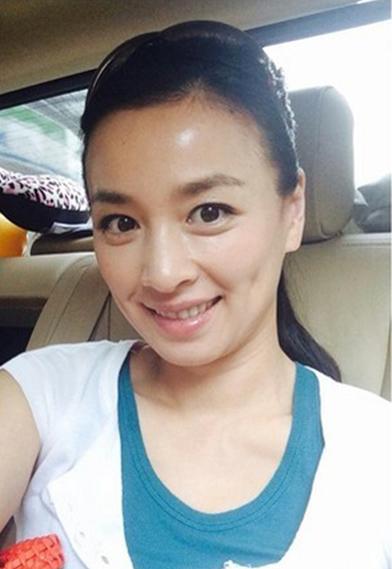 张庭发背影照伤感悼念亡父:爸爸在天堂好吗