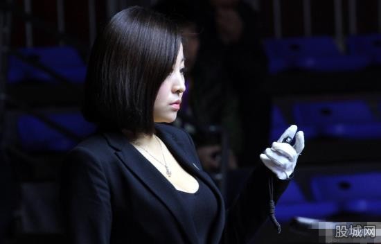2014年中式台球团体锦标赛 女裁判深v低胸抢镜