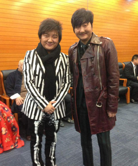 杨臣刚晒与王大治合影 网友:孪生男神兄弟