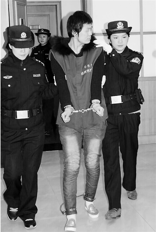 因男友劈腿闺蜜点火泄愤 "女汉子"昨日开庭受审