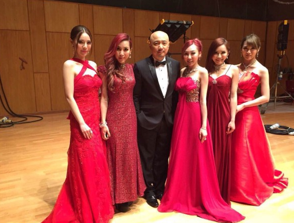 徐铮香港拍戏获5女簇拥港媒称港囧已开拍