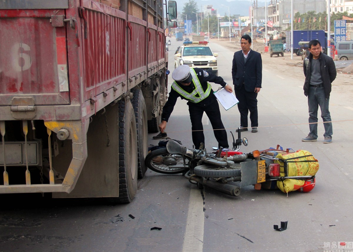 摩托返鄉大軍連生車禍多人身亡