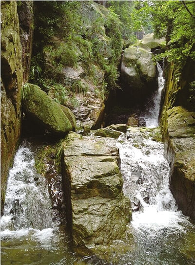 卧龙潭:千年"龙迹"今犹存