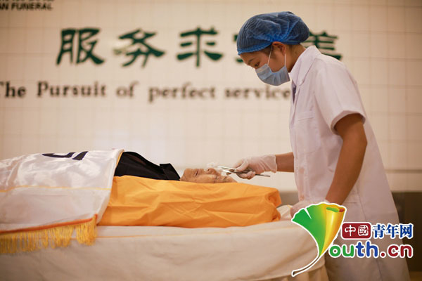 90后女入殓师辛沙沙:只为谢幕时的美丽