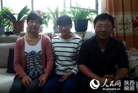 社会新闻 正文  吕智勇的妻子及女儿暑假期间来普兰县团聚吴超/摄