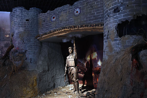 这是沈阳军区某炮兵旅董存瑞纪念馆内设置的"董存瑞炸碉堡"复原嘲景