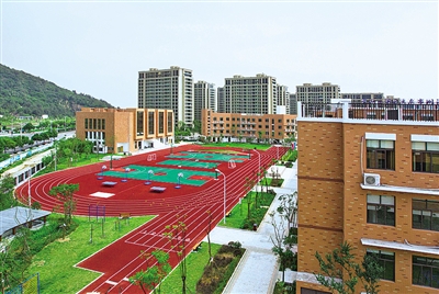 龙湾区第一小学校园一景.