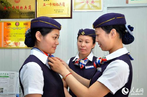 江苏一医院要求护士穿空姐制服引网友质疑