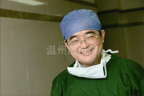 温医大附一院院长陈肖鸣入选《中国卫生》新闻人物