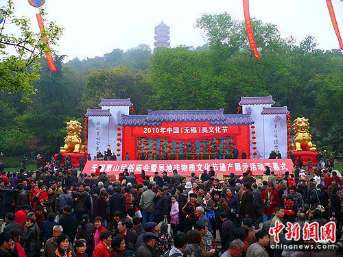 数十万海内外游人争睹无锡惠山庙会活态非遗