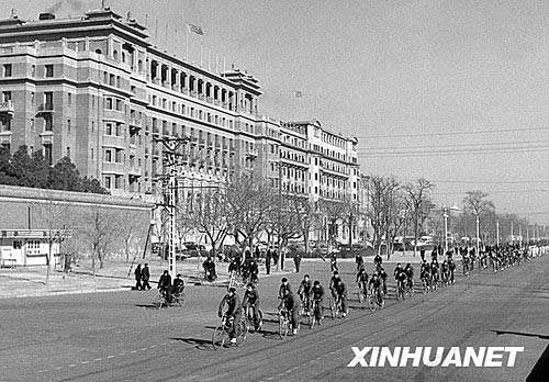 1950年北京长安街旧照:天安门比现在矮很多