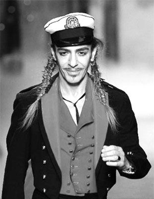 迪奥首席设计师涉嫌骂人被停职