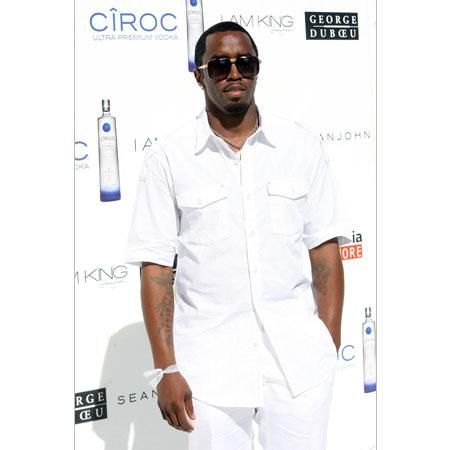 sean combs 在他和 ashton kutcher举办的白色派对上,好莱坞