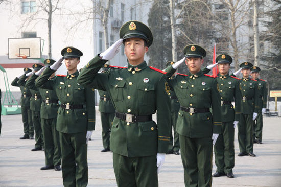 條令條例的要求,自覺加強軍人禮儀在大多數人看來部隊是個戰鬥集體,大