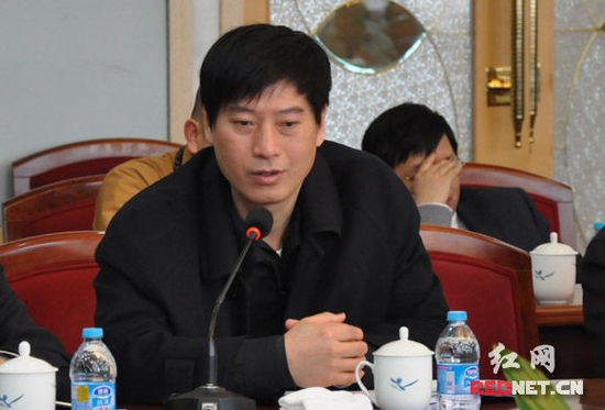 省国税局局长程安亭委员针对税收征管的问题提出两点建议.