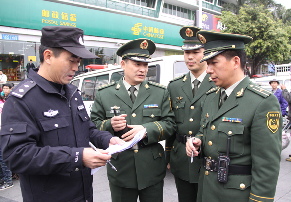 广州武警500余学员寒假无休保春运图